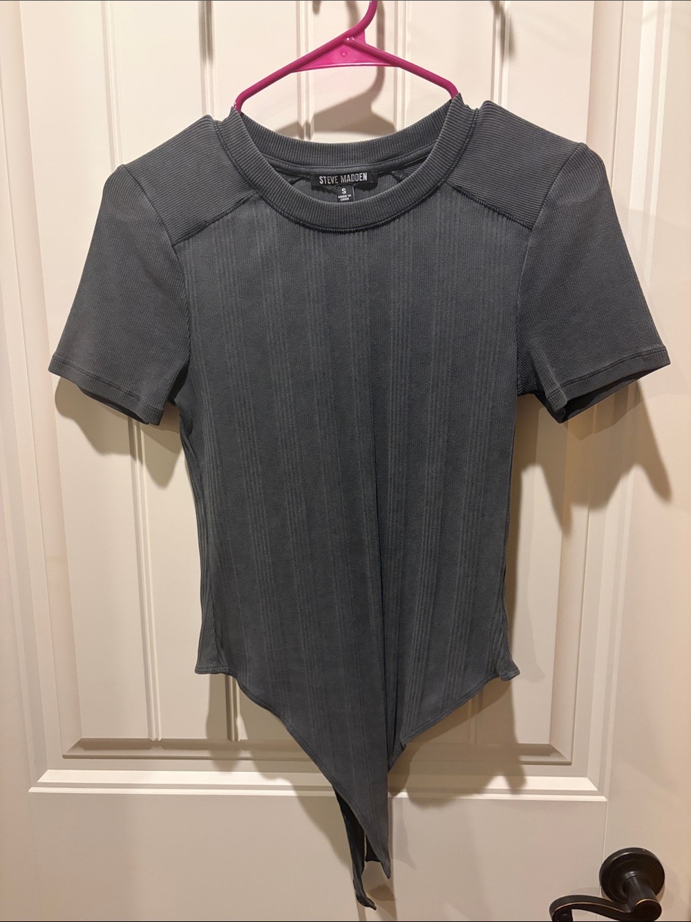 Steve Madden Charcoal Ribbed Pointed-Hem Tee
